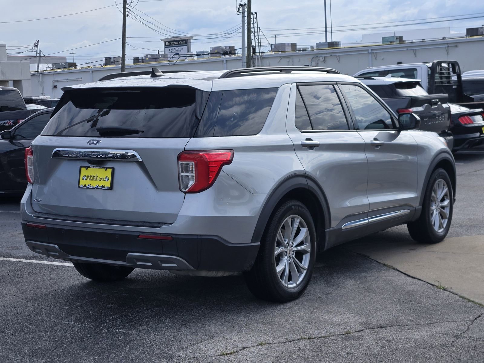 Used 2023 Ford Explorer XLT w/ Equipment Group 202A RWD image 7
