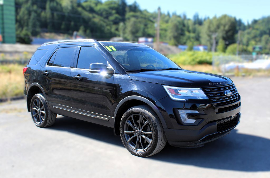 Used 2017 Ford Explorer XLT w/ XLT Technology Feature Bundle