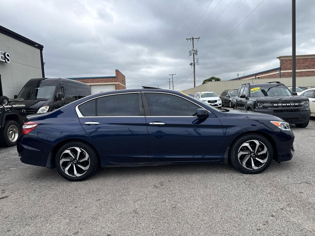 Used 2016 Honda Accord EX image 5