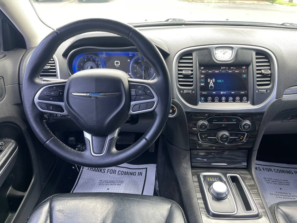 Used 2017 Chrysler 300 Limited RWD image 19