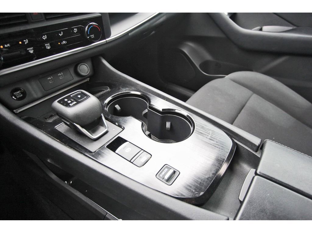 Used 2024 Nissan Rogue S image 21