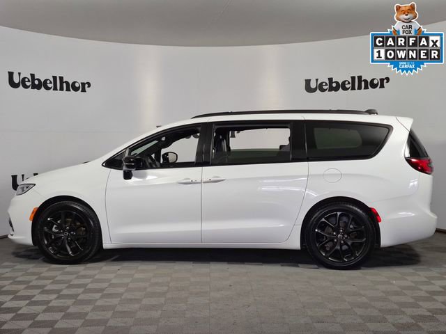 Used 2025 Chrysler Pacifica Limited image 4