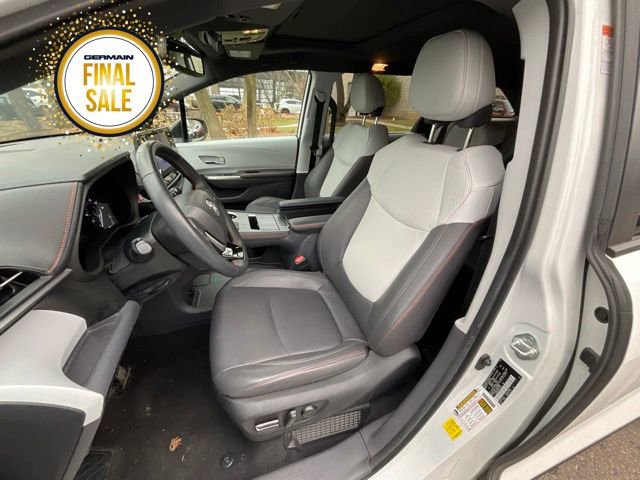 Used 2023 Toyota Sienna XSE image 8