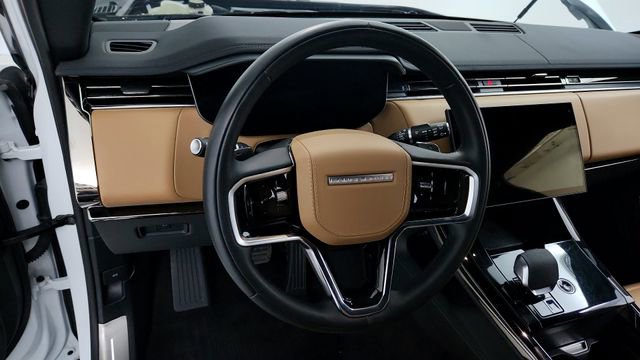 Used 2025 Land Rover Range Rover Sport SE image 13
