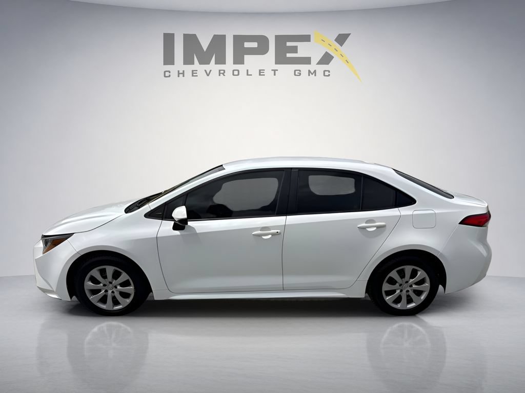 Used 2022 Toyota Corolla LE FWD image 2