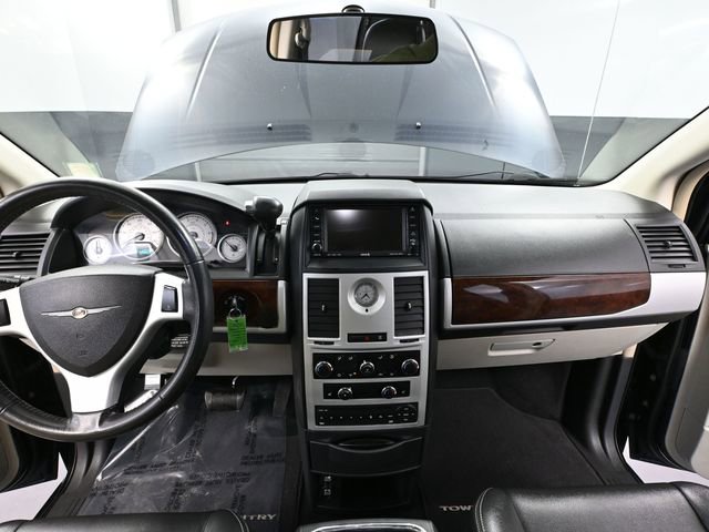 Used 2010 Chrysler Town & Country Touring Plus image 21