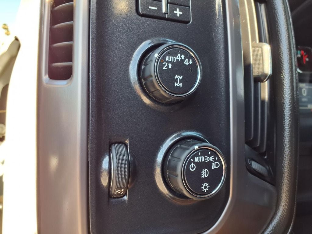 Used 2018 GMC Sierra 1500 SLT w/ All Terrain Package AWD/4WD image 27