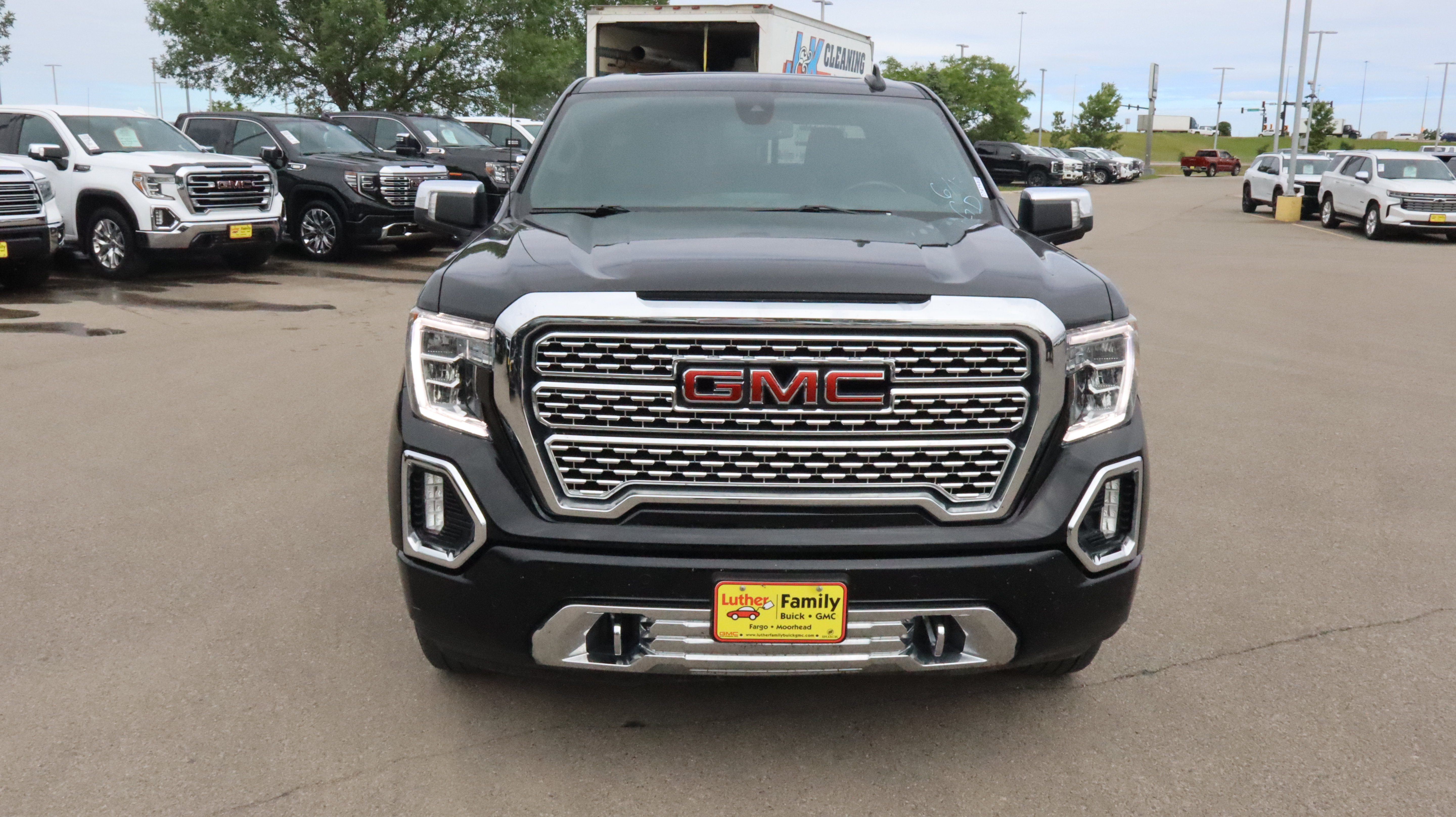 Used 2021 GMC Sierra 1500 Denali w/ Driver Alert Package II AWD/4WD image 2