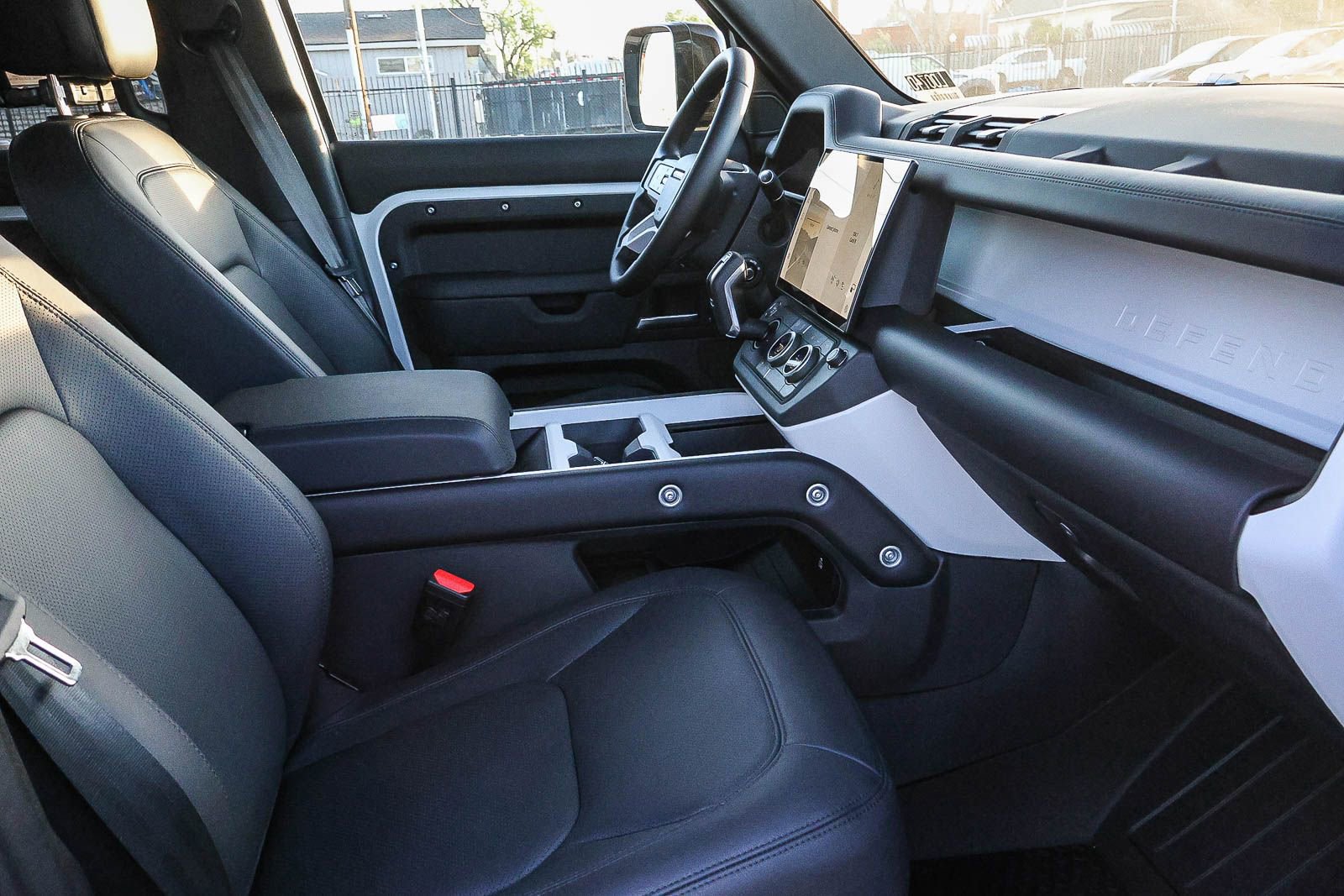 New 2026 Land Rover Defender 110 X-Dynamic SE image 17