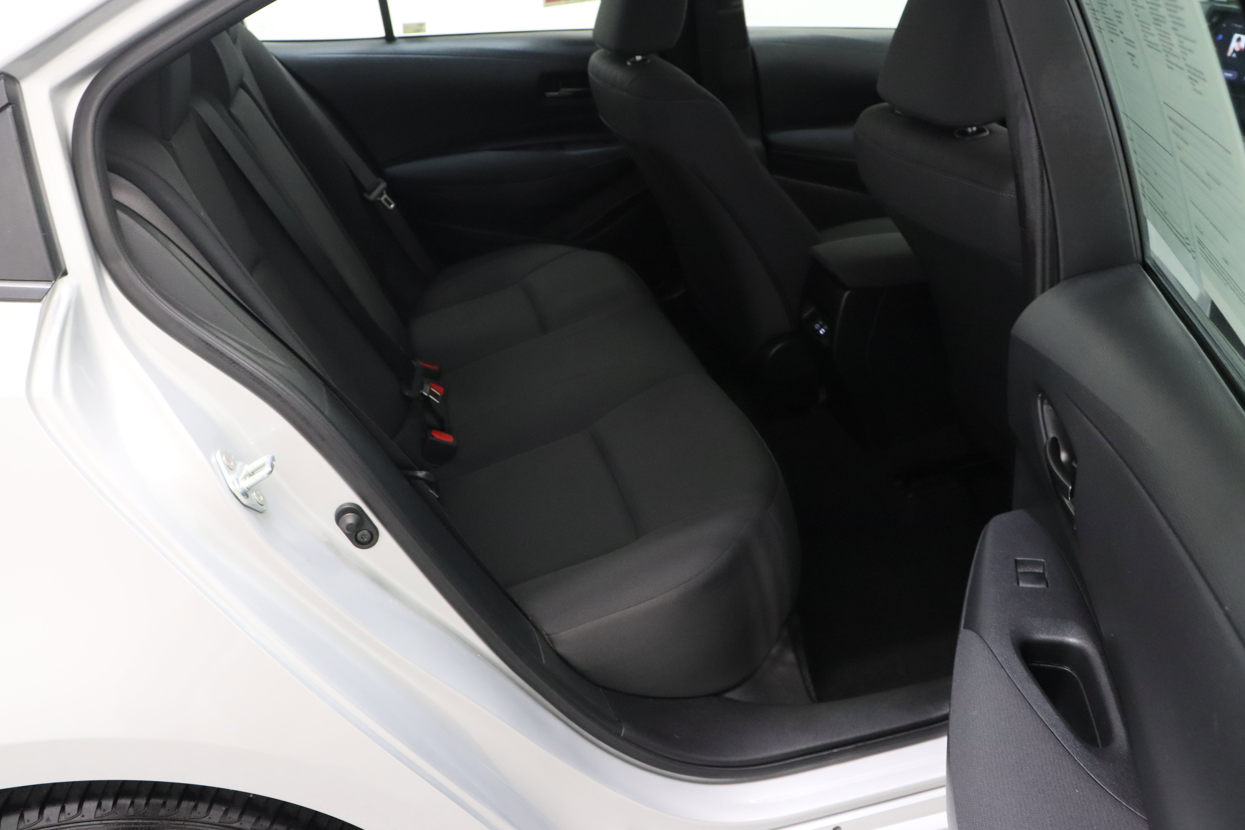 Used 2024 Toyota Corolla LE FWD image 29