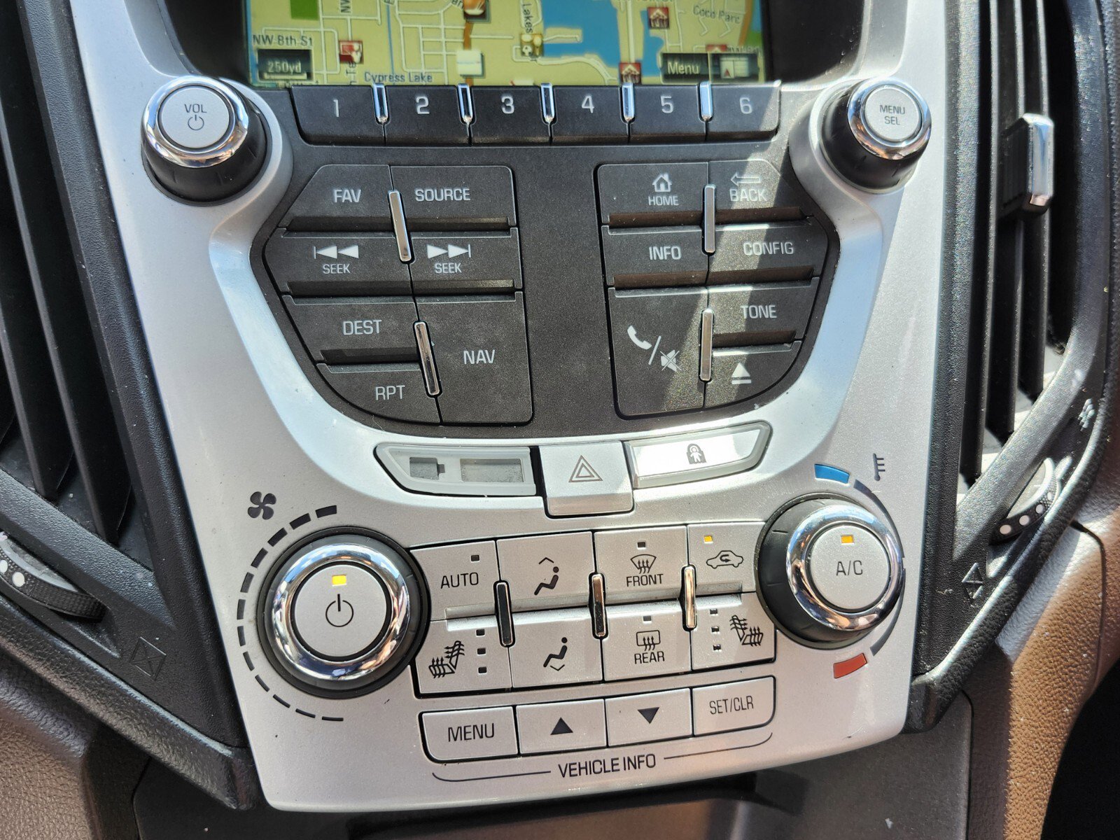 Used 2014 Chevrolet Equinox LTZ image 22