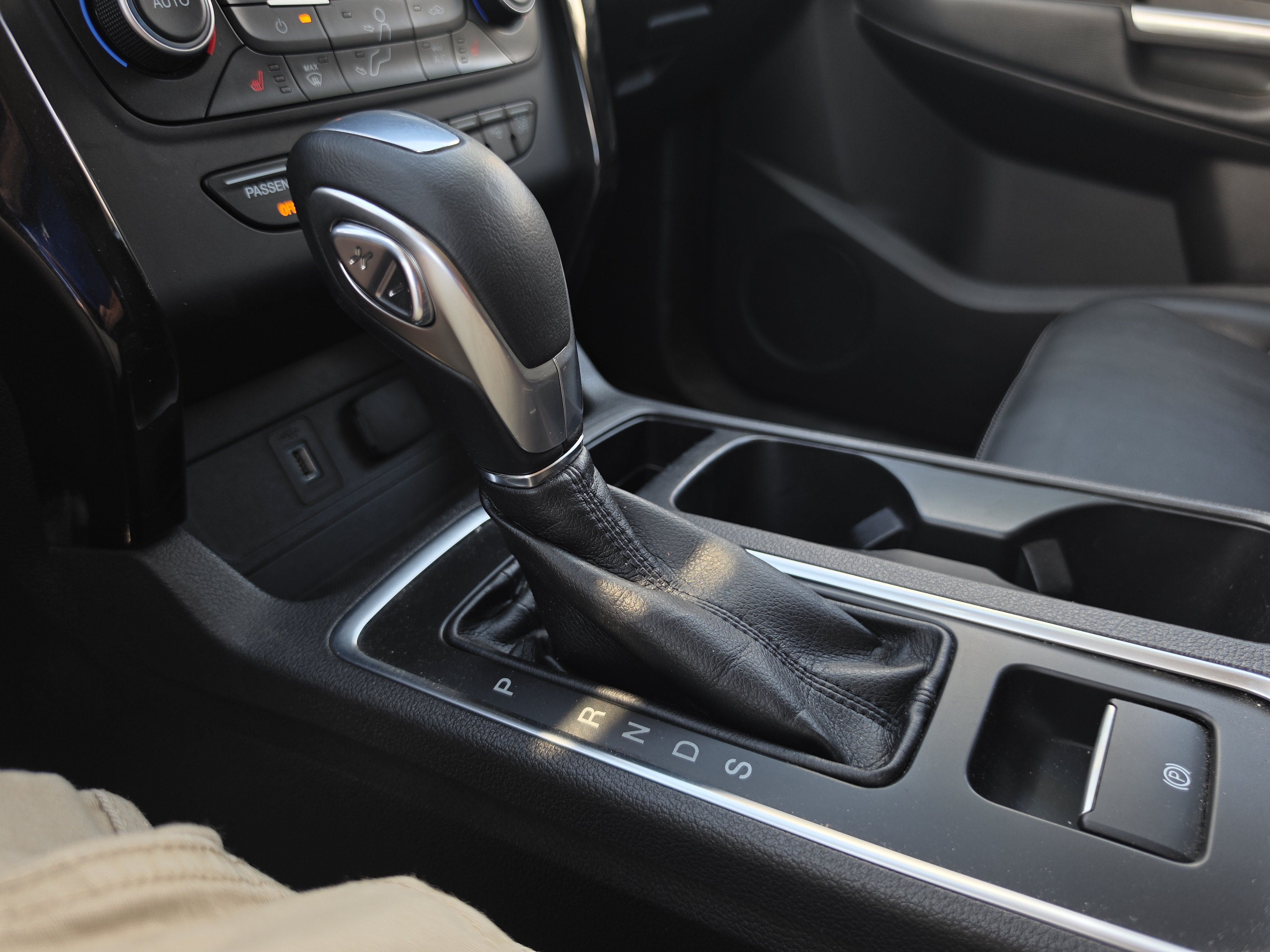 Used 2019 Ford Escape Titanium AWD/4WD image 25