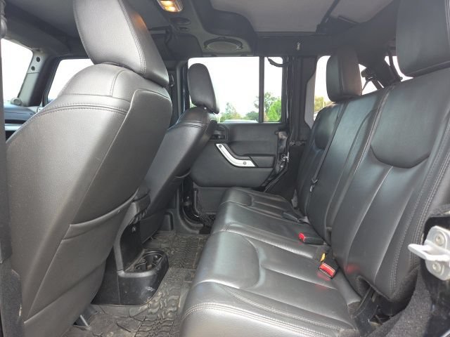 Used 2014 Jeep Wrangler Unlimited Rubicon w/ Connectivity Group AWD/4WD image 21