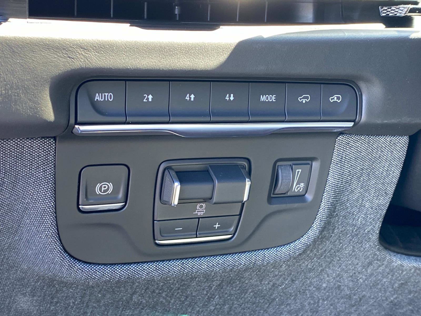 Used 2025 Cadillac Escalade ESV Premium Luxury Platinum image 29