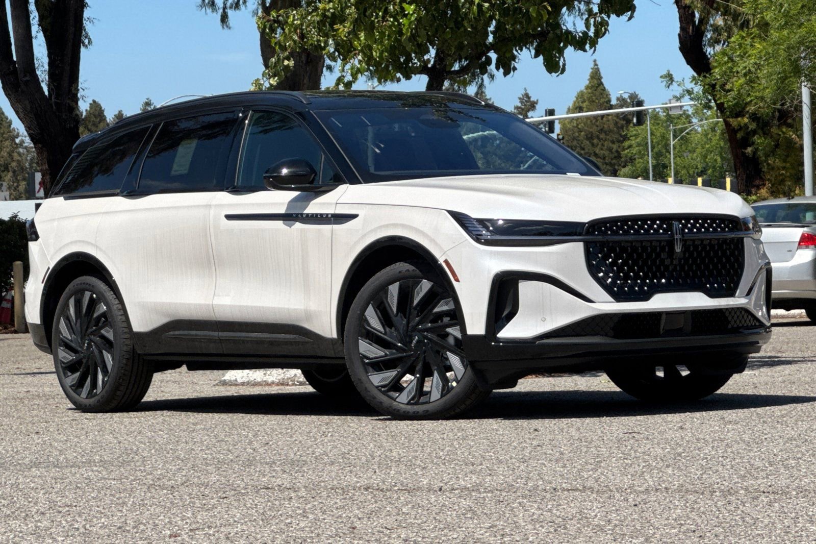 New 2026 Lincoln Nautilus Reserve image 2