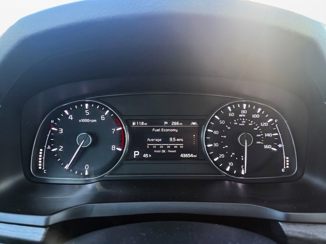 Used 2020 Kia Cadenza Limited image 19