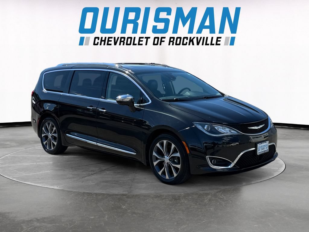 Used 2018 Chrysler Pacifica Limited w/ Tire & Wheel Group FWD image 1