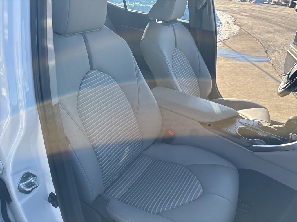 Used 2023 Toyota Camry SE w/ Cold Weather Package image 38