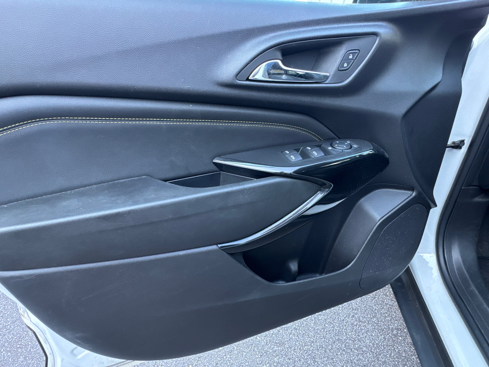 Used 2025 Chevrolet Trax LT FWD image 10