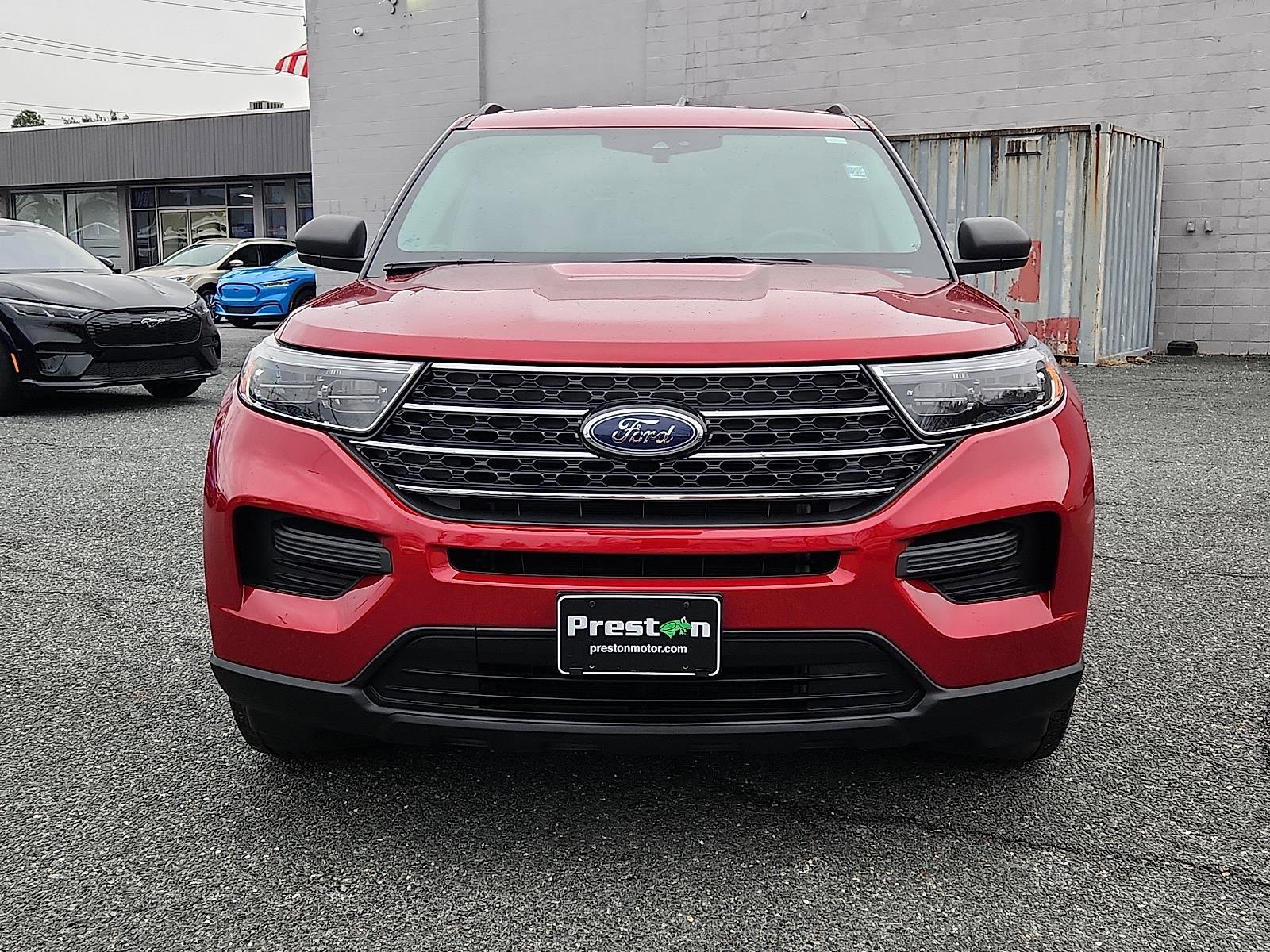 Used 2020 Ford Explorer XLT w/ Comfort Package image 2
