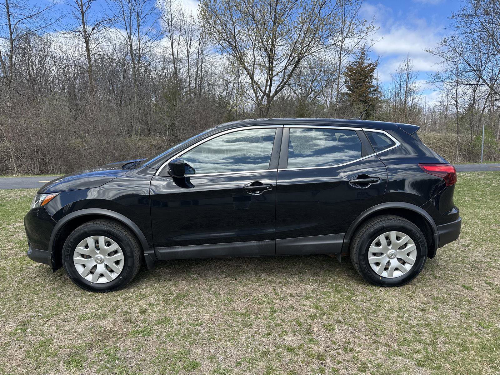 Used 2018 Nissan Rogue Sport S AWD/4WD image 2