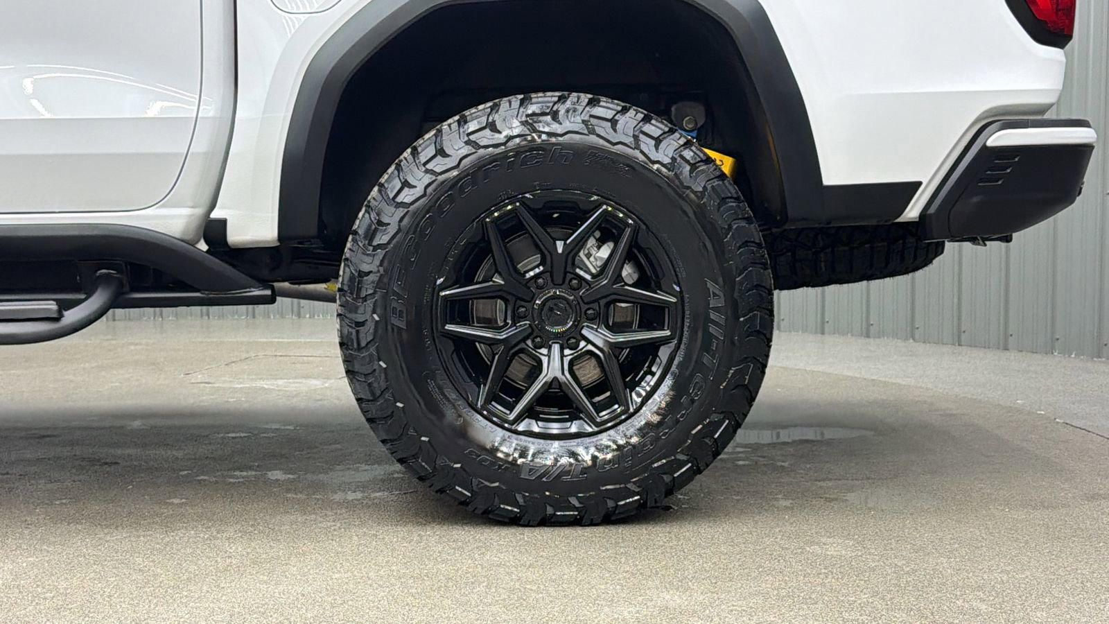 Used 2024 GMC Canyon AT4X image 11