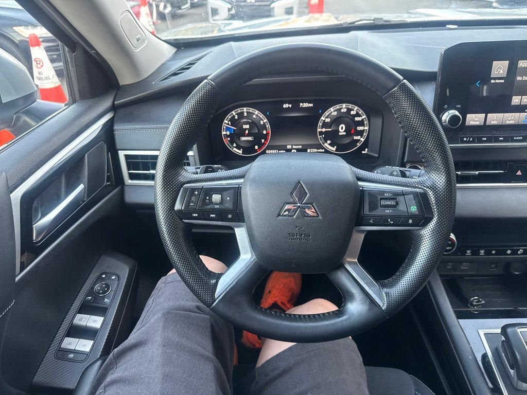 Used 2022 Mitsubishi Outlander SE AWD/4WD image 41