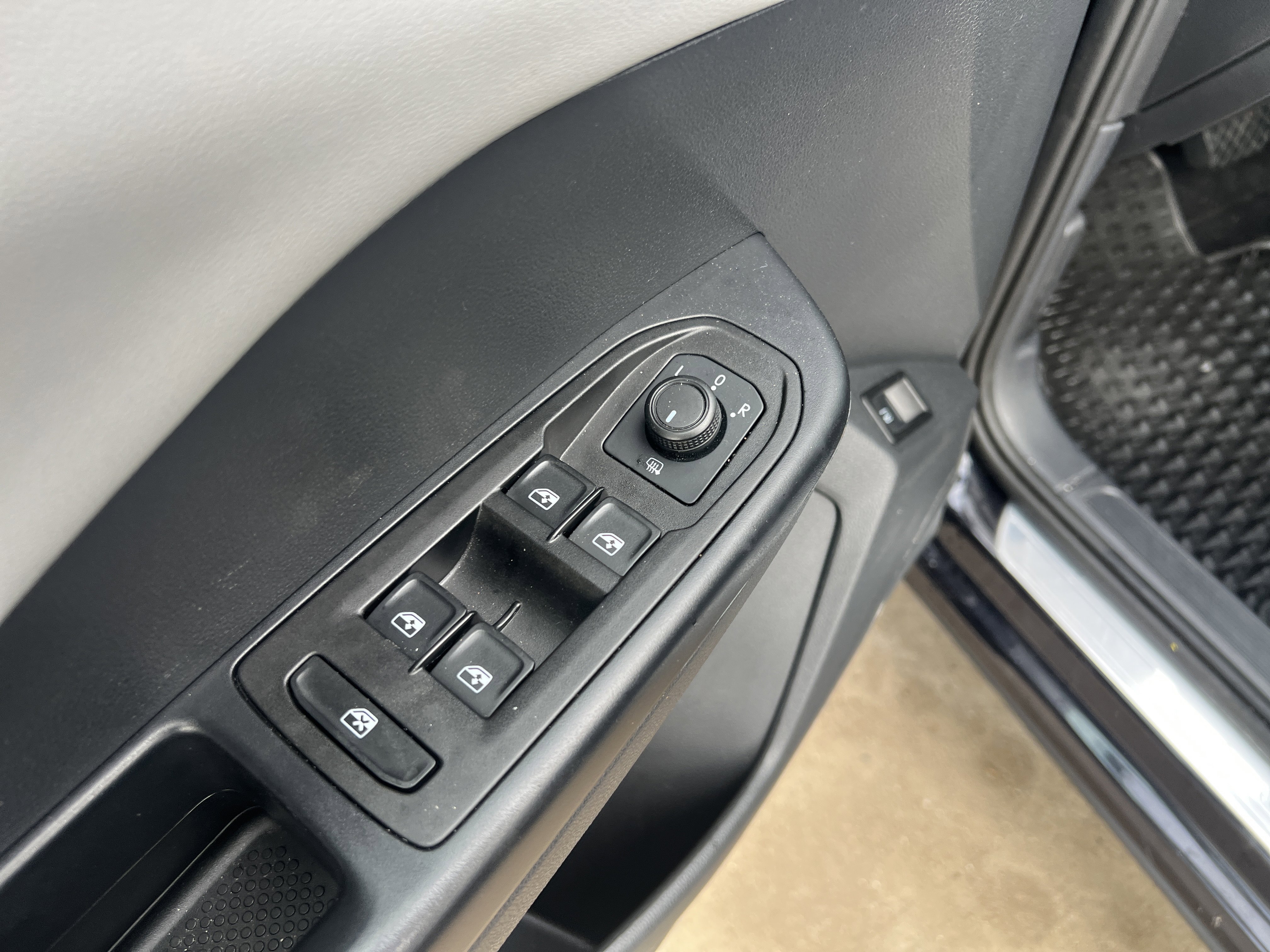 Certified 2023 Volkswagen Taos SE w/ Panoramic Sunroof Package FWD image 14
