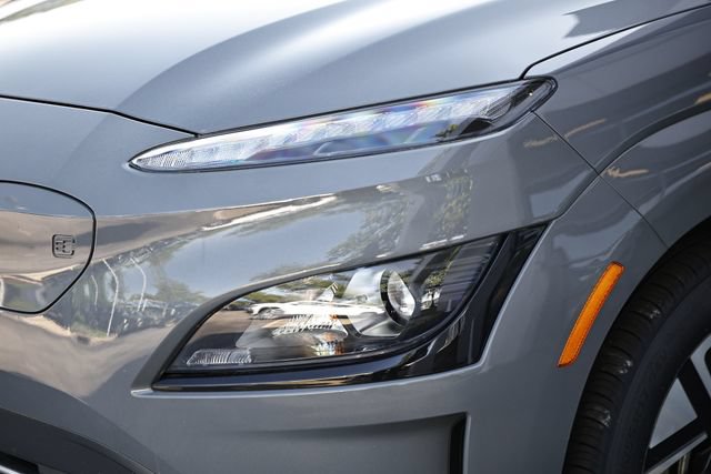 Used 2023 Hyundai Kona SE w/ Cargo Package FWD image 13
