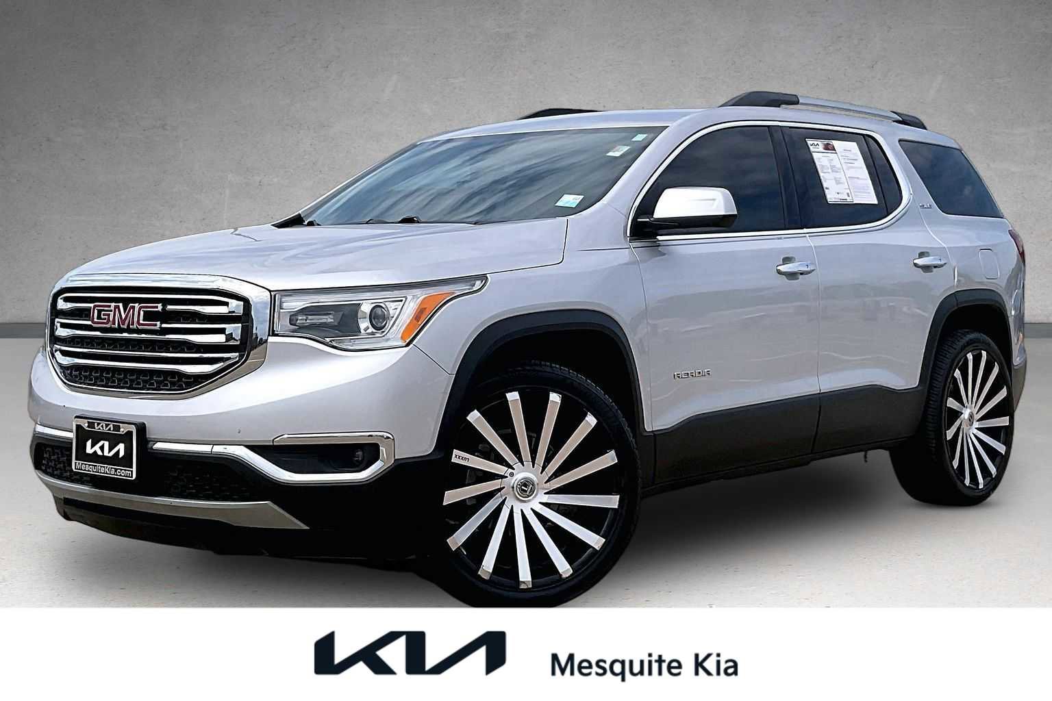 Used 2018 GMC Acadia SLE FWD image 1