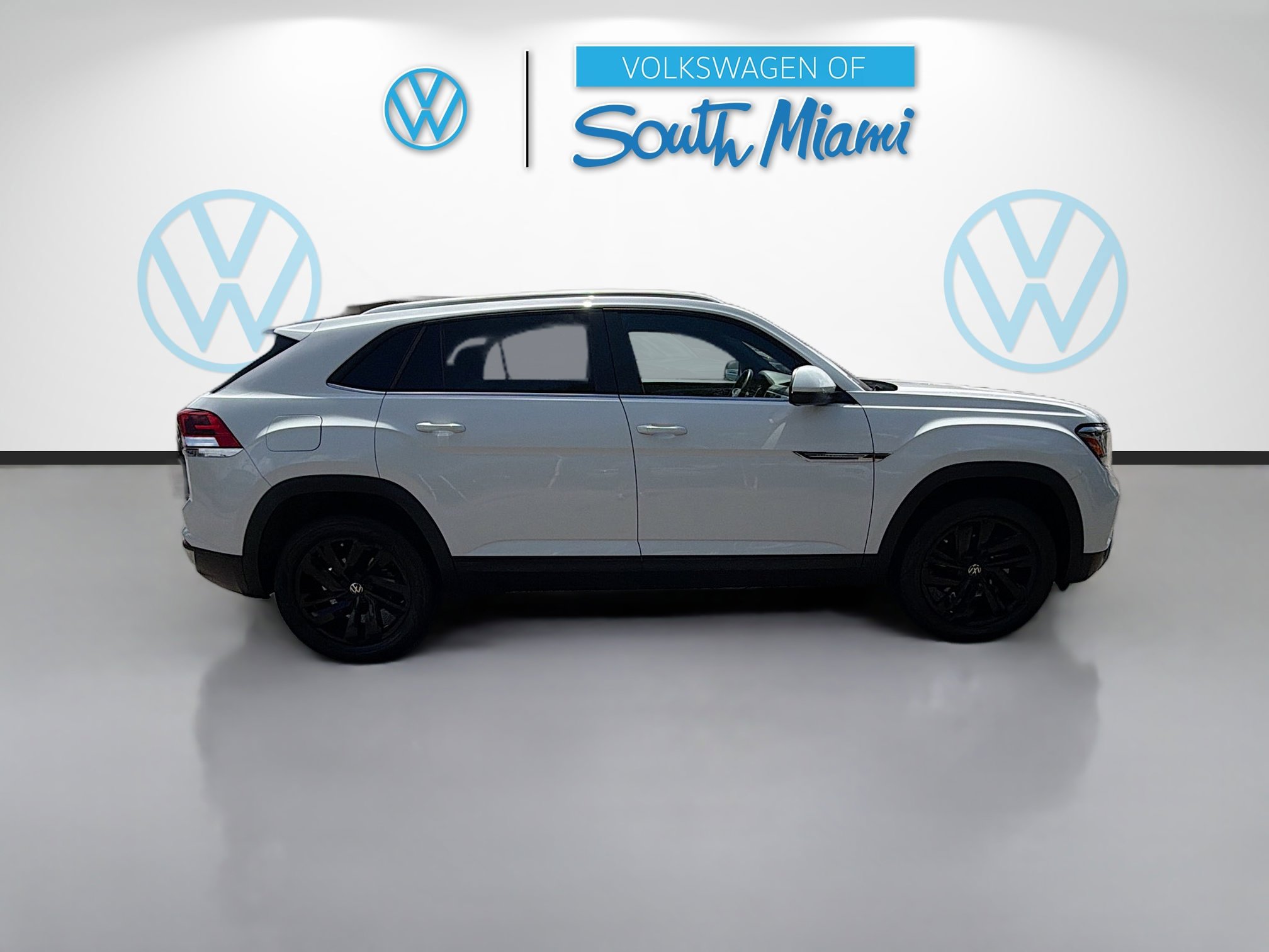 Used 2023 Volkswagen Atlas Cross Sport SE w/ Black Wheel Package image 8