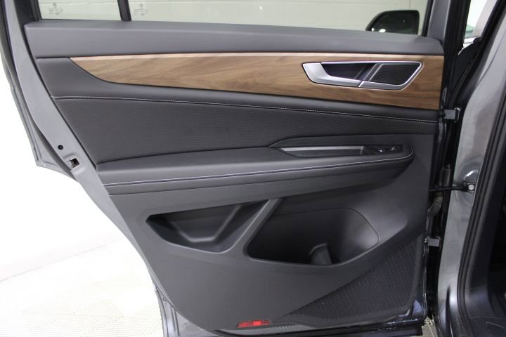 Used 2024 Volkswagen Atlas SE image 16