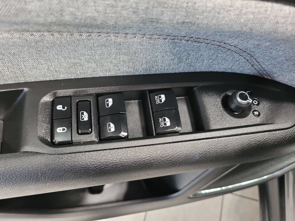 Certified 2023 Jeep Compass Latitude AWD/4WD image 32