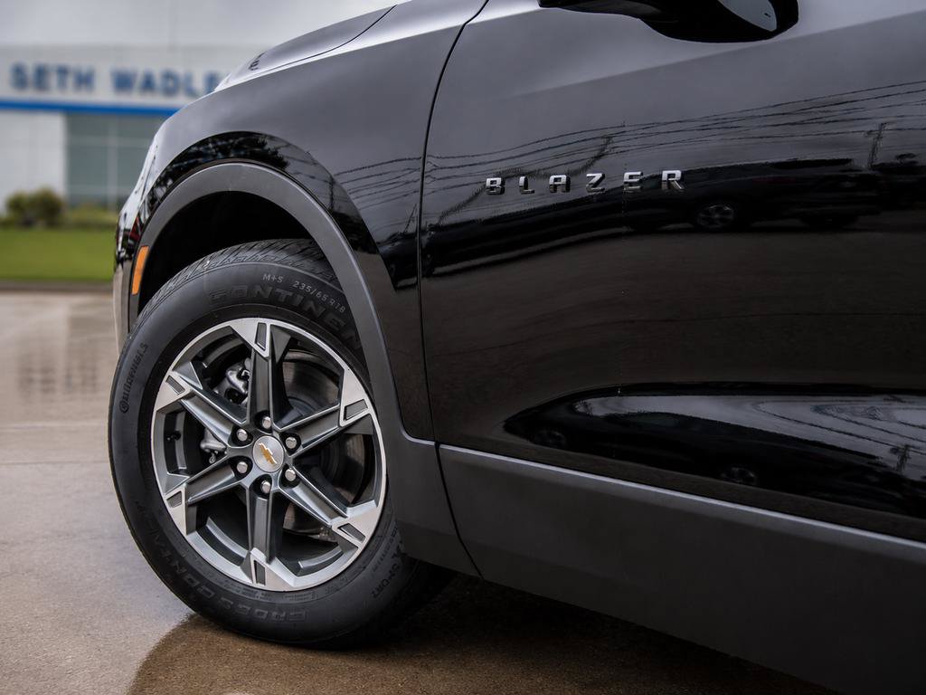 New 2025 Chevrolet Blazer LT w/ Convenience Package FWD image 3