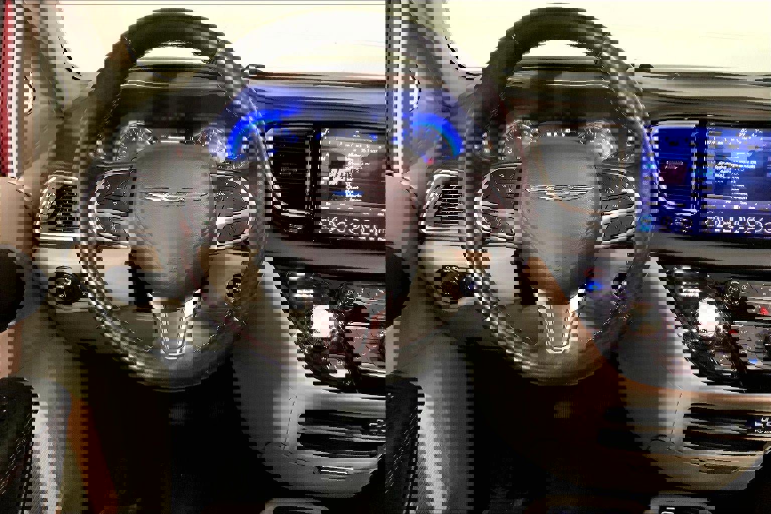 Used 2019 Chrysler Pacifica Touring-L image 5