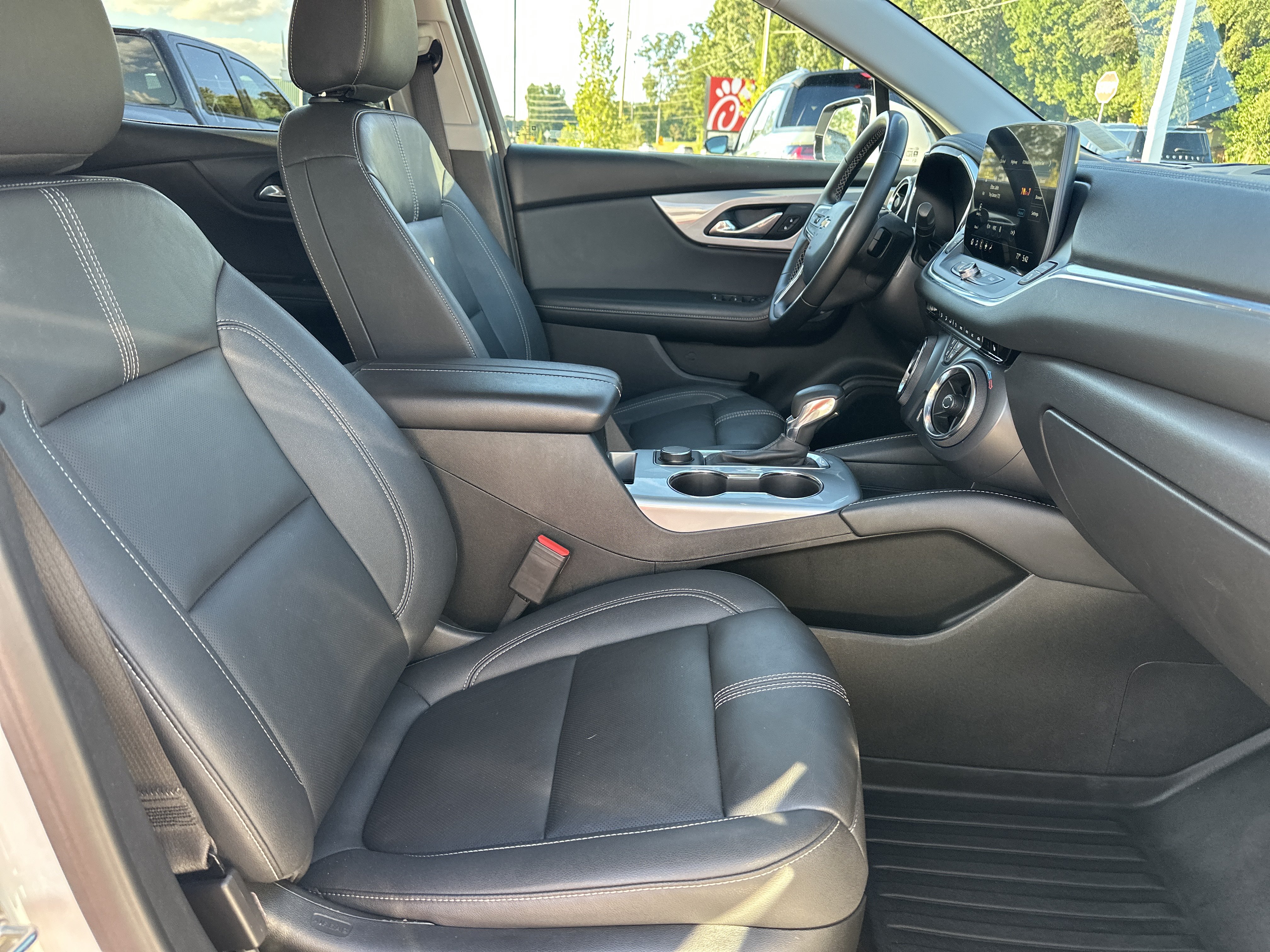 Used 2024 Chevrolet Blazer LT FWD image 14