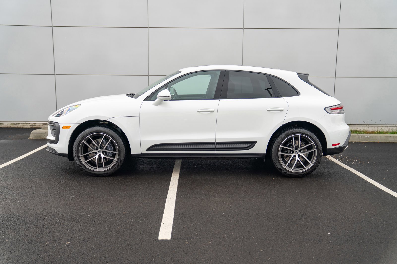 Certified 2025 Porsche Macan AWD/4WD video 2