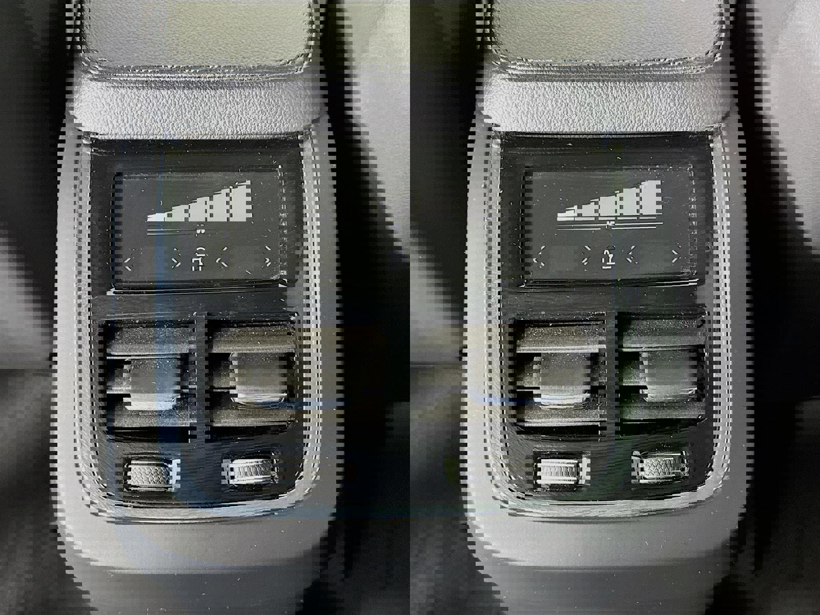 Used 2022 Volvo XC90 T5 Momentum image 26