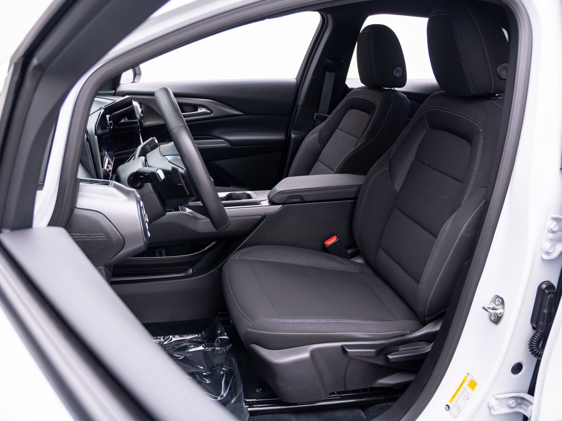 Used 2026 Chevrolet Equinox EV LT w/ LPO, Blackout Package FWD image 15