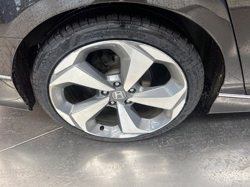 Used 2018 Honda Accord Touring image 9