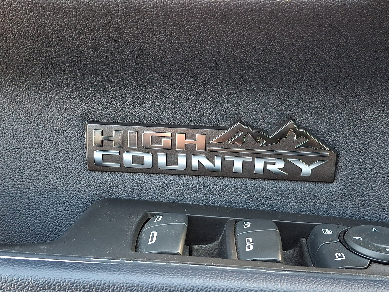 Used 2022 Chevrolet Silverado 1500 High Country w/ Technology Package image 30
