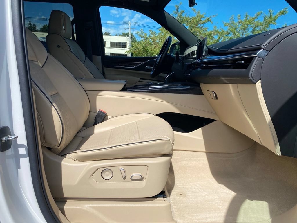 Used 2021 Cadillac Escalade Premium Luxury AWD/4WD image 21