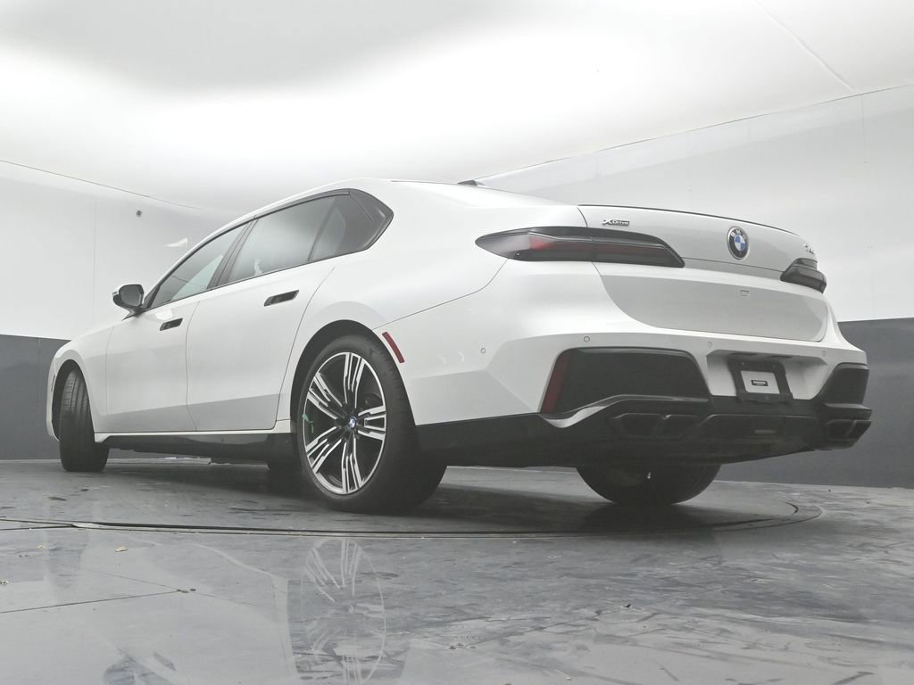 Used 2023 BMW 760i xDrive w/ Luxury Rear Seating Package image 41
