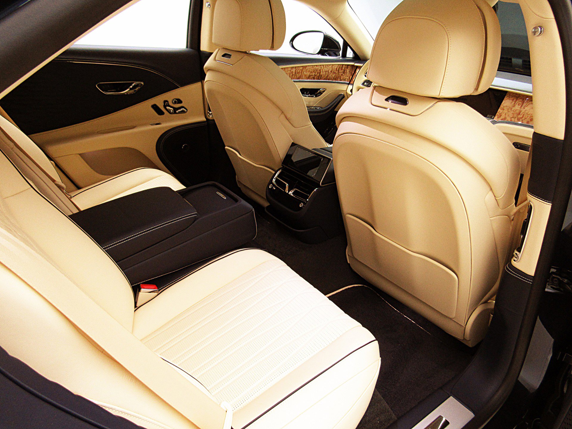 Certified 2022 Bentley Flying Spur V8 AWD/4WD image 30