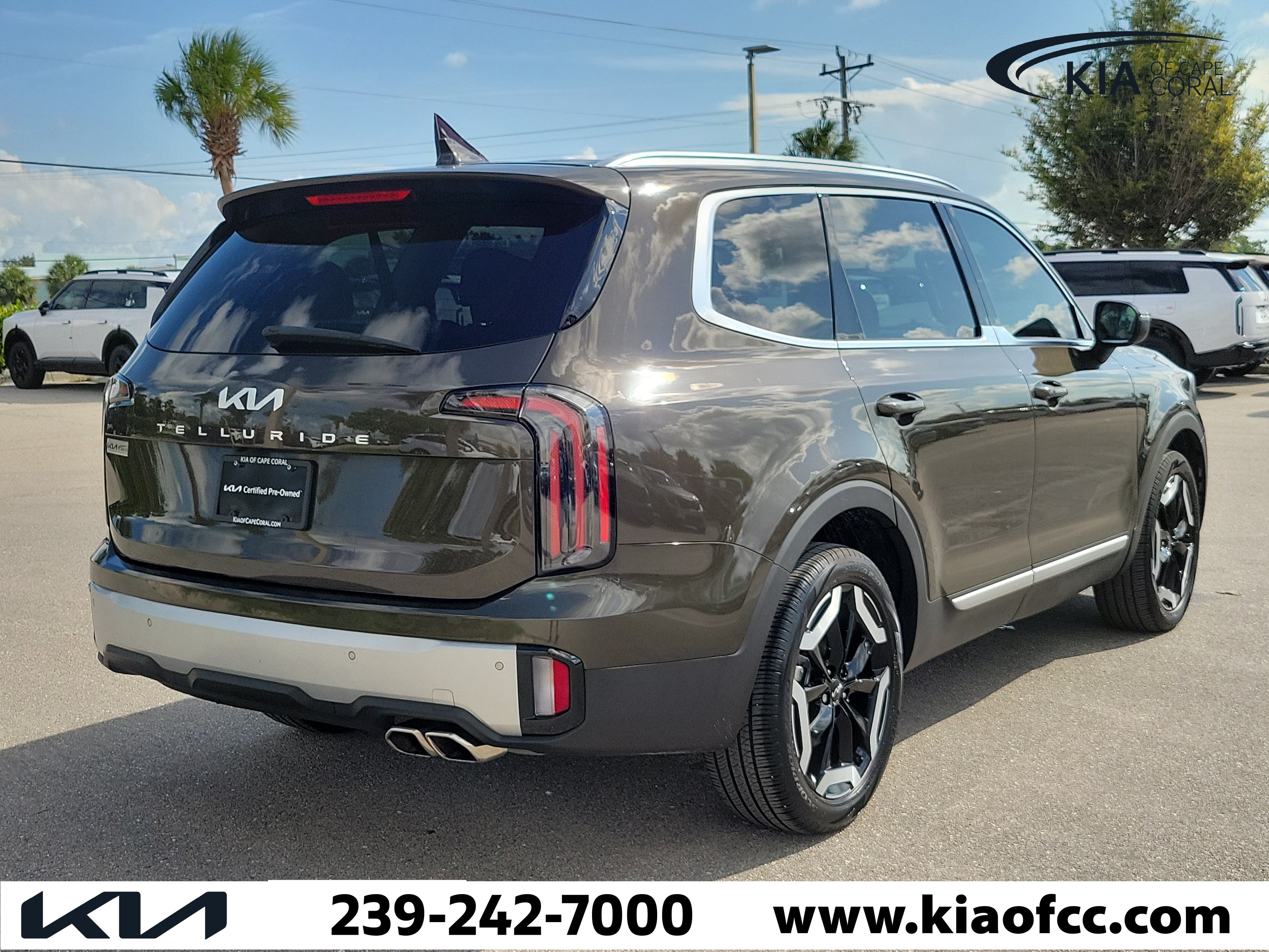 Certified 2024 Kia Telluride EX w/ EX Captain's Chair Package FWD image 6