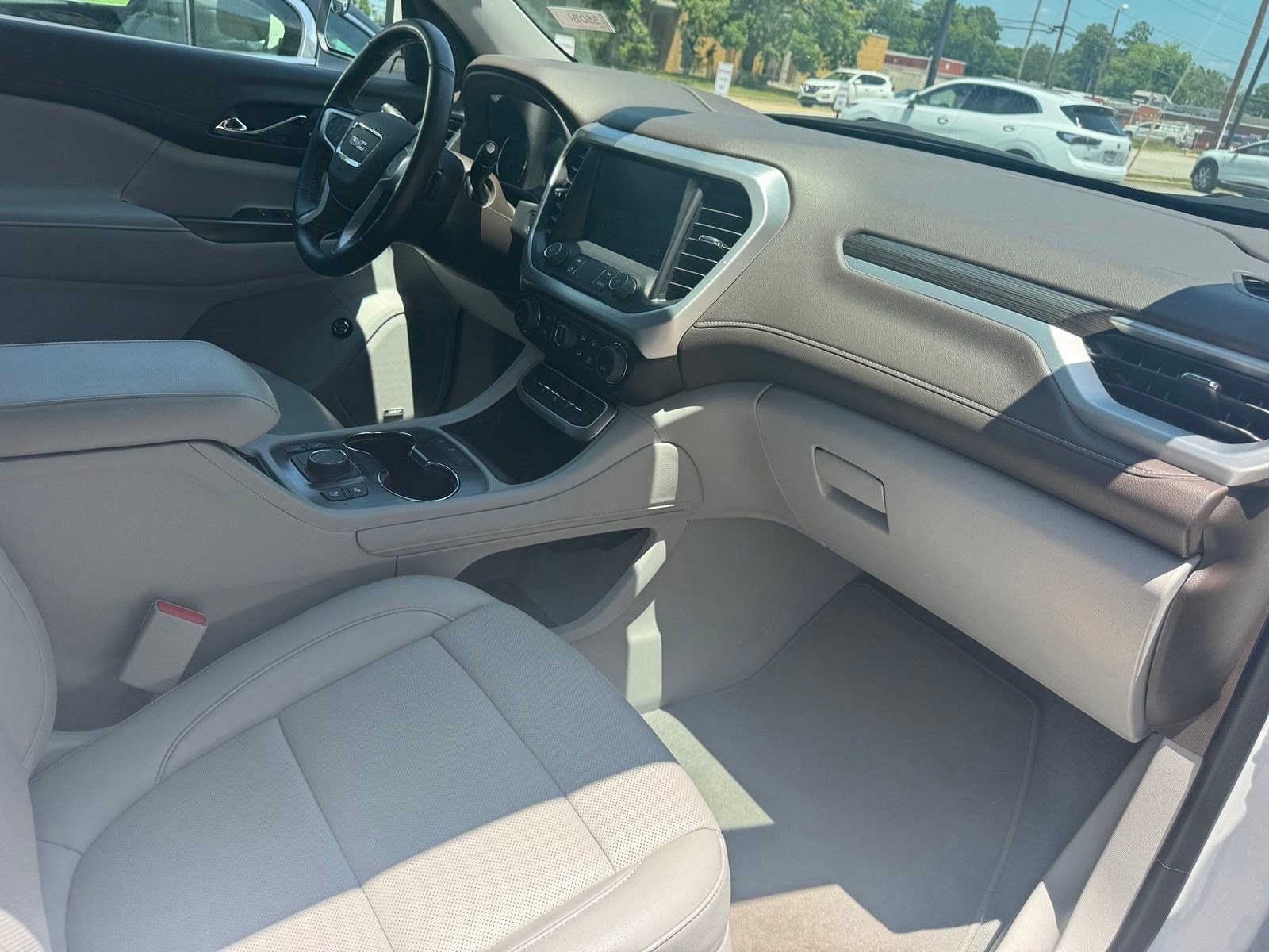 Certified 2023 GMC Acadia SLT w/ Technology Package FWD image 24