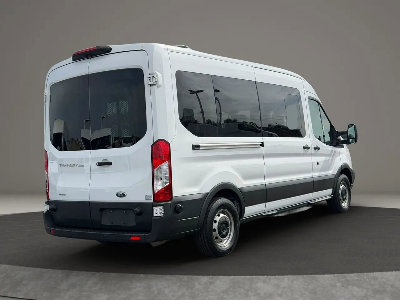 Used 2018 Ford Transit 350 XL image 7