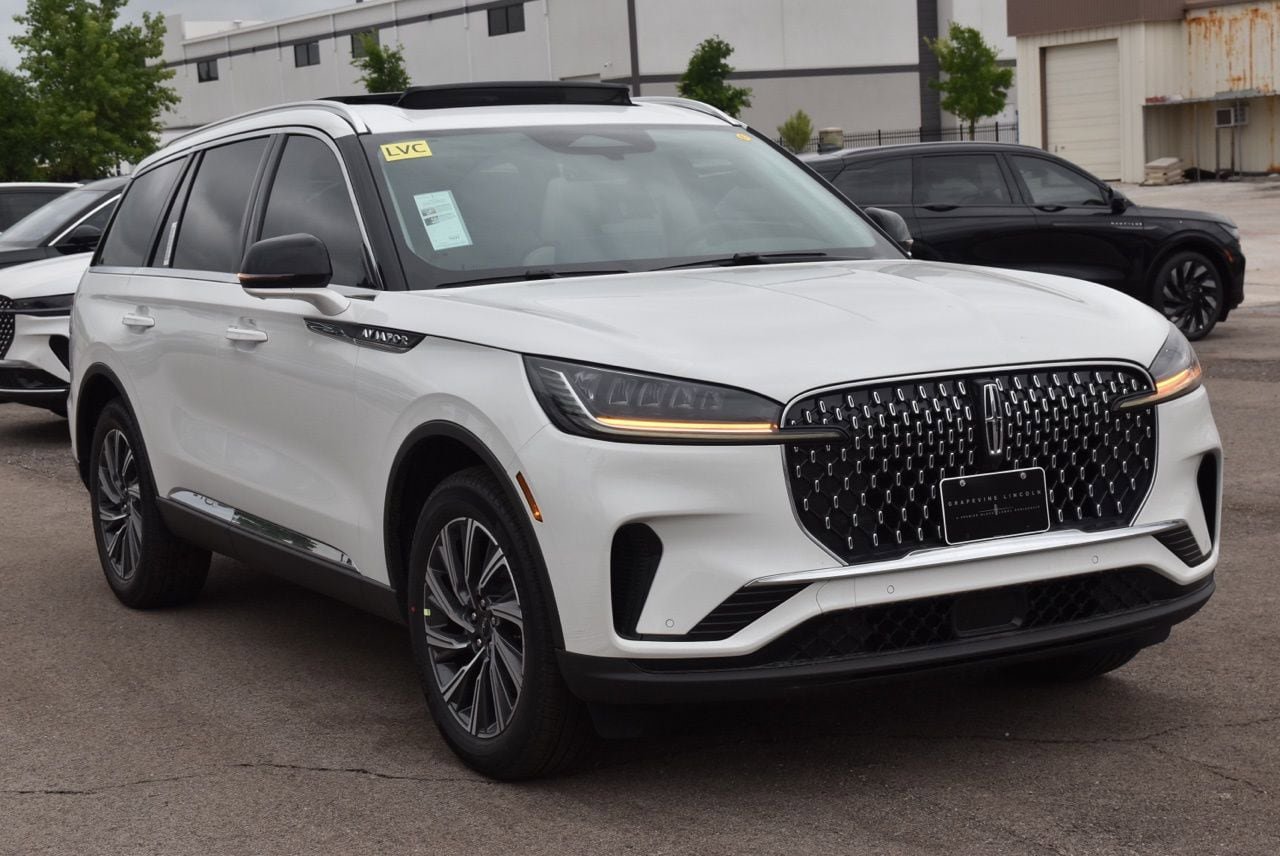 New 2026 Lincoln Aviator AWD image 3