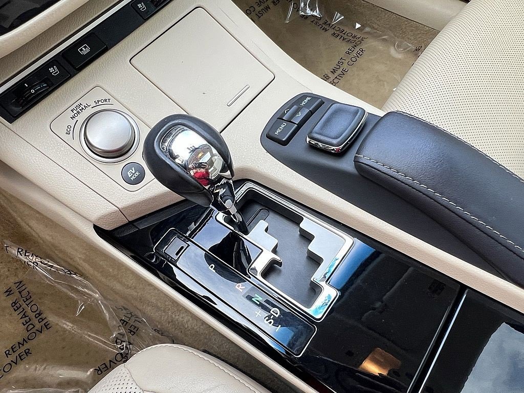 Used 2015 Lexus ES 300h image 19