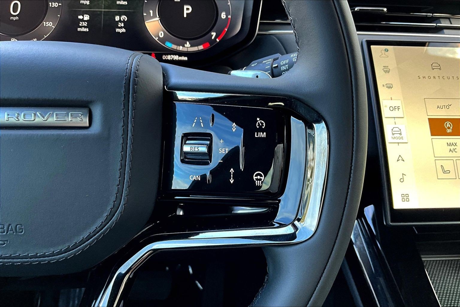 Used 2025 Land Rover Range Rover Sport SE image 19